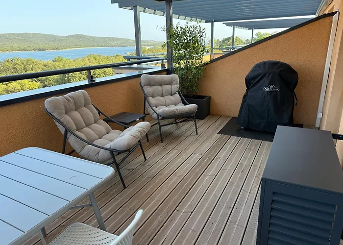 Appt T3 Terrasse Dans Bord De Avec Piscine Apartment *